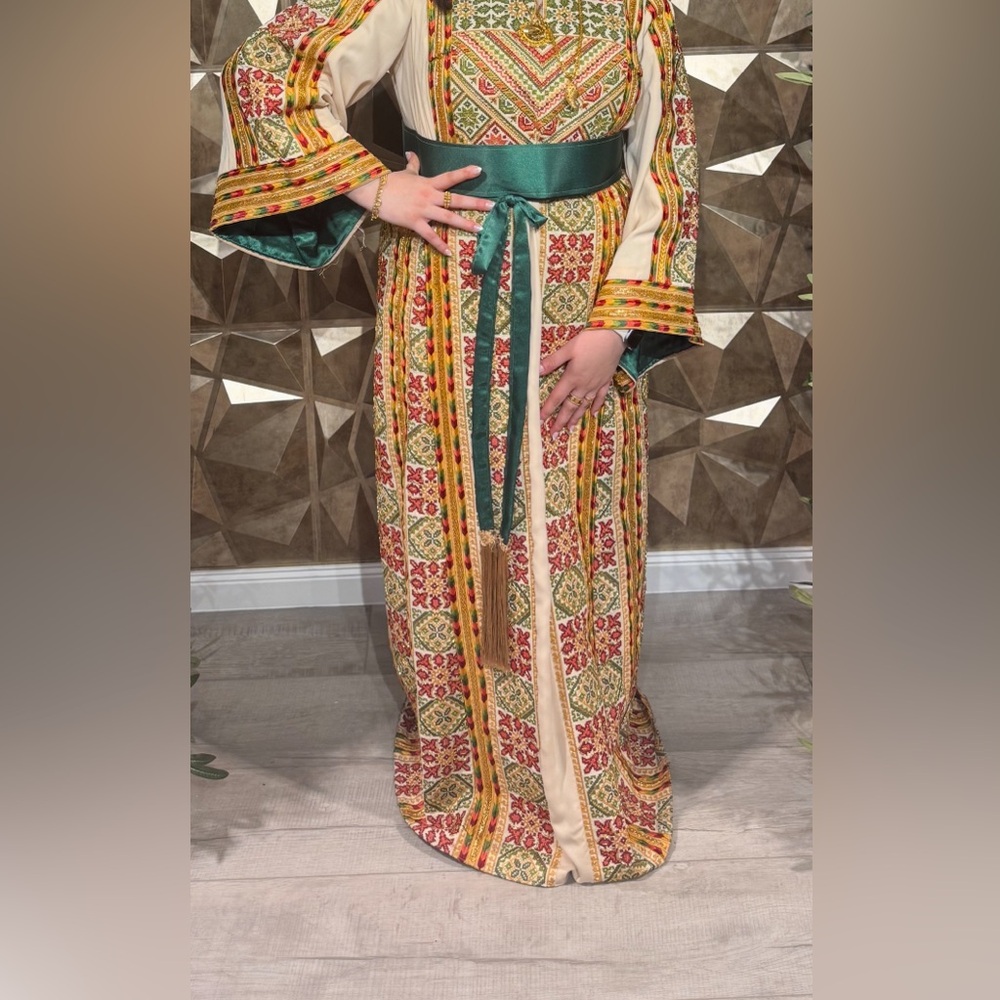 Palestinian Embroidered thobe - Picture 2 of 3